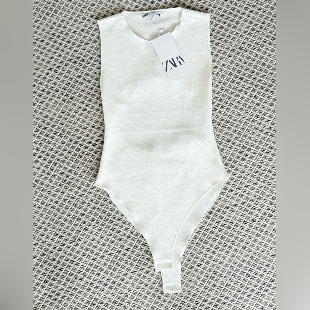 Zara • Cream Bodysuit w cutout  •  Sz Sm